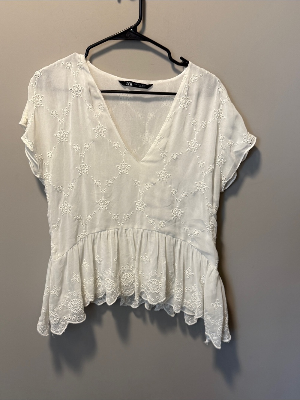 Zara White Embroidered Peplum V-Neck Top - M